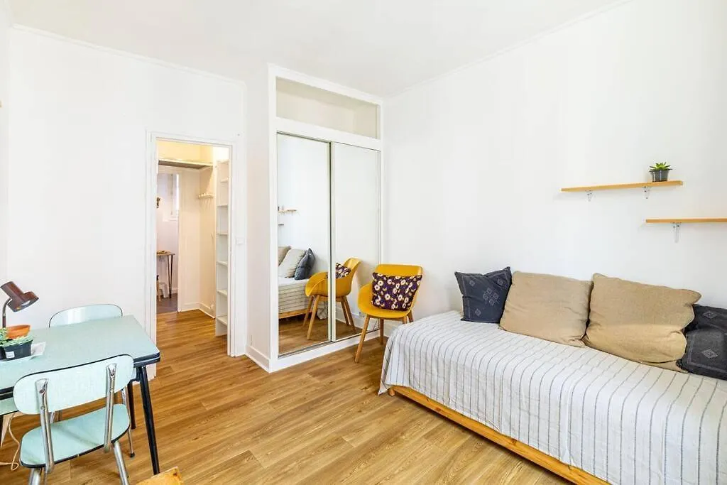 Apartment Tranquil Retreat Near Belleville Paris France